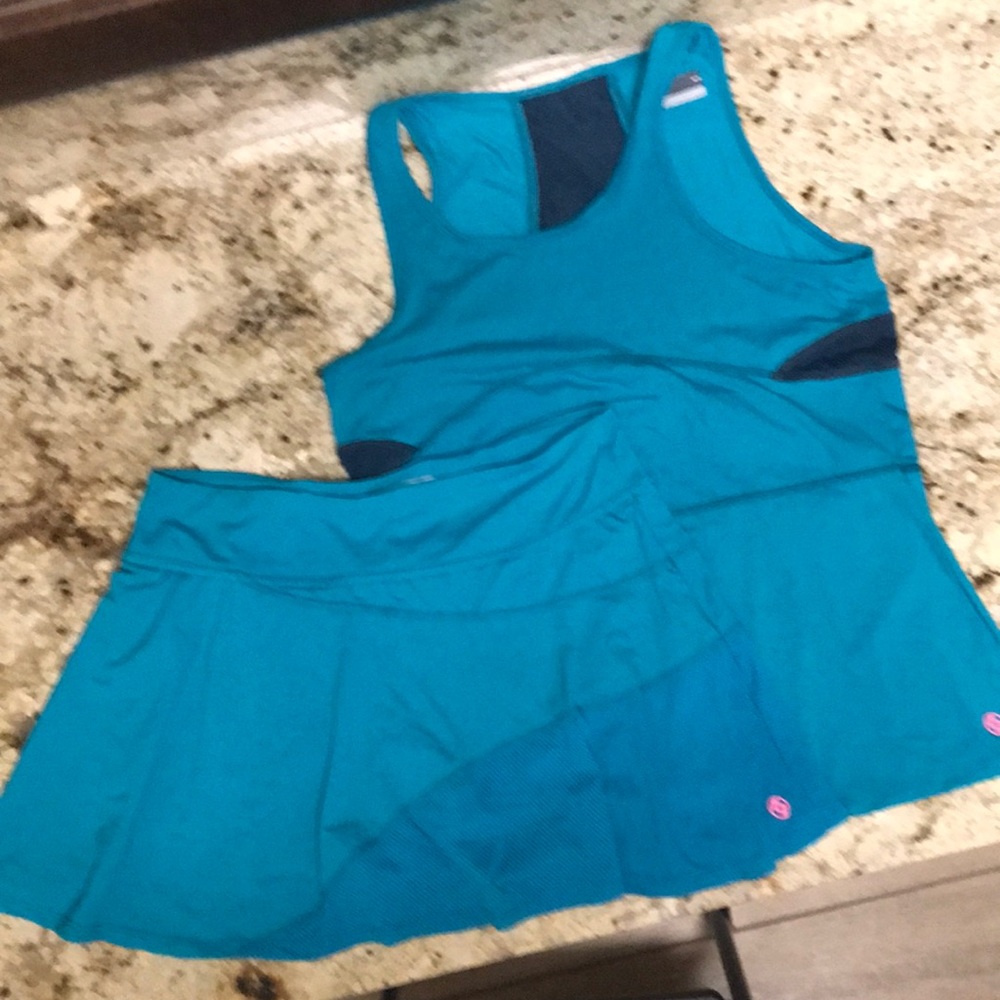 Lija outfit size small skirt and medium tank top in excellent condition